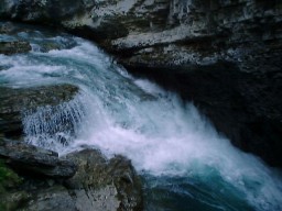 BanffJohnstonCanyon1_s.jpg (15405 �o�C�g)
