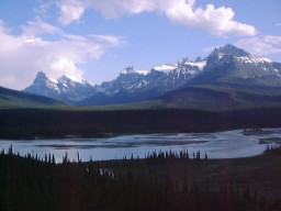 IceFieldParkwayAthabascaRiver_s.jpg (11150 �o�C�g)