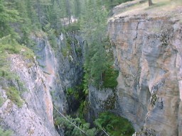 JasperMaligneCanyon_s.jpg (19490 �o�C�g)