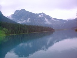 YohoEmeraldLake1_s.jpg (9216 �o�C�g)