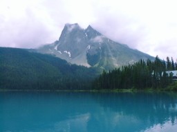 YohoEmeraldLake2_s.jpg (9135 �o�C�g)